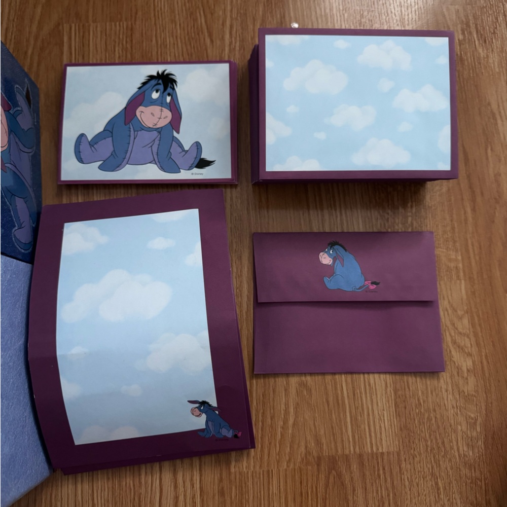 {Disney} Eeyore Stationery Set